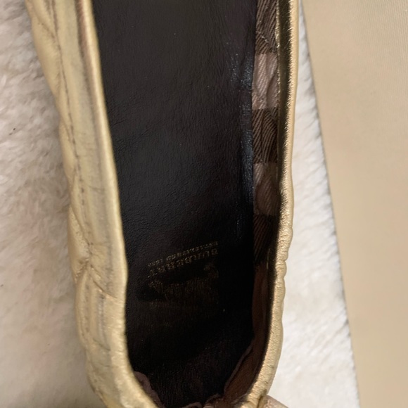 BURBERRY Gold Quilted Cushioned Flat/Slipper with Matching Pouch - Picture 7 of 10
